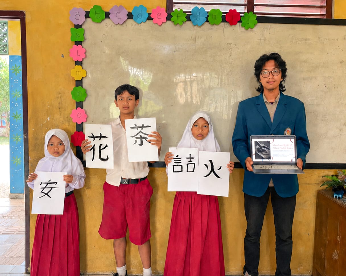 Mahasiswa KKN Undip Perkenalkan Kaligrafi Jepang kepada Anak-Anak SDN 1 Bengle